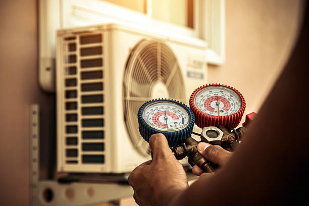 Professional Hvac technician working in Tupman, CA
